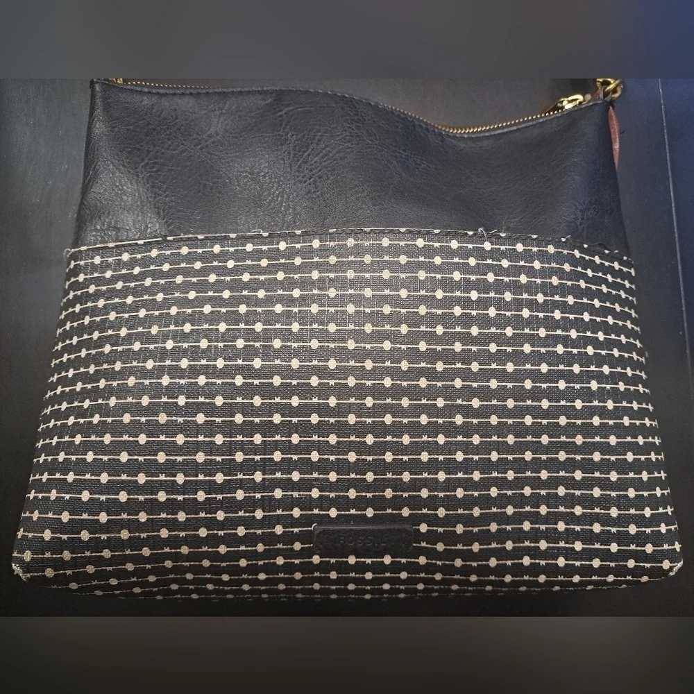 Fossil Fiona Trendy Urban Black and Cream Crossbody Bag  Size 11